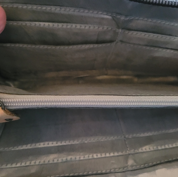 Beautiful Hand Painted soft leather Wristlet Peacock 🦚 Organizer Wallet - Picture 3 of 12